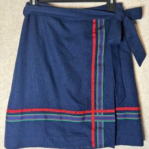 Vineyard Vines 100% Wool Navy Blue Wrap Skirt Ribbon Stripe Accent Size 4